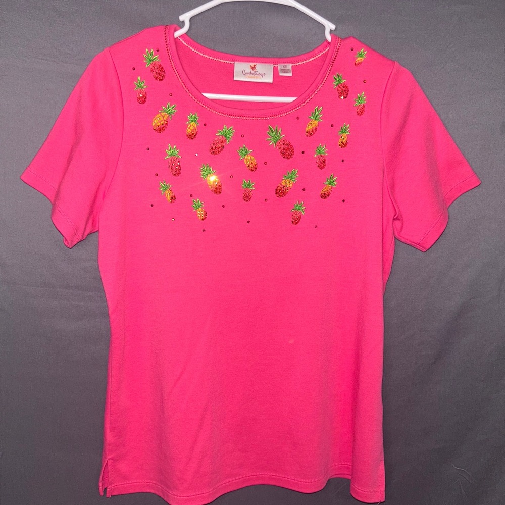 Quacker Factory Pink Pineapple Embroidered Rhinestone Sequin Top XS Short Sleeve